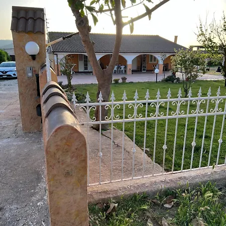 The Arches House Iun F1092 לינה וארוחת בוקר 3*